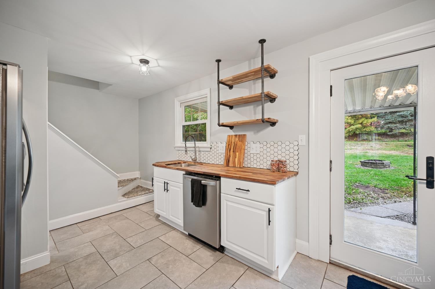 11525 Lippelman Road Sharonville, OH 45246 - Photo 12 of 38 Eat In kitchen view 3