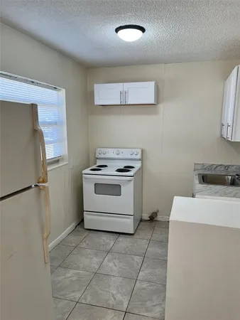 $992 | 1341 Winnifred Street, Orlando, FL 32805