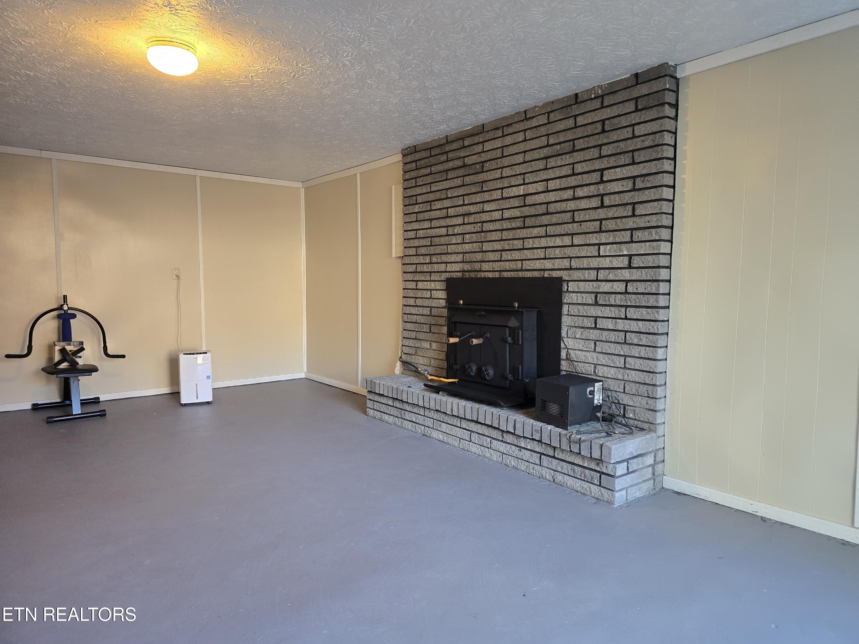 216 Reagan Street Harrogate, TN 37752 - Photo 16 of 27 20251230_144853