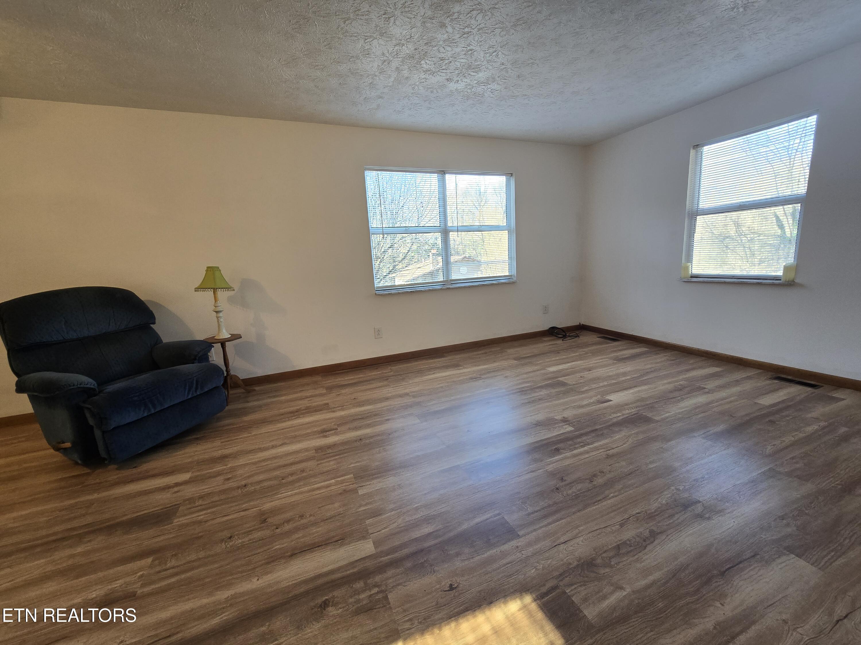 216 Reagan Street Harrogate, TN 37752 - Photo 5 of 27 20251230_145532