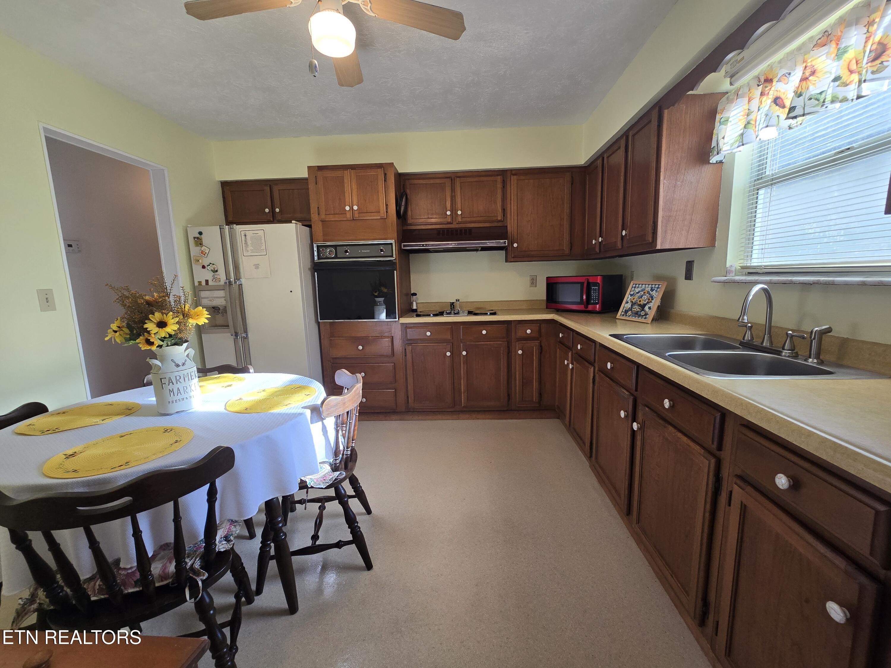 216 Reagan Street Harrogate, TN 37752 - Photo 7 of 27 20251230_145548