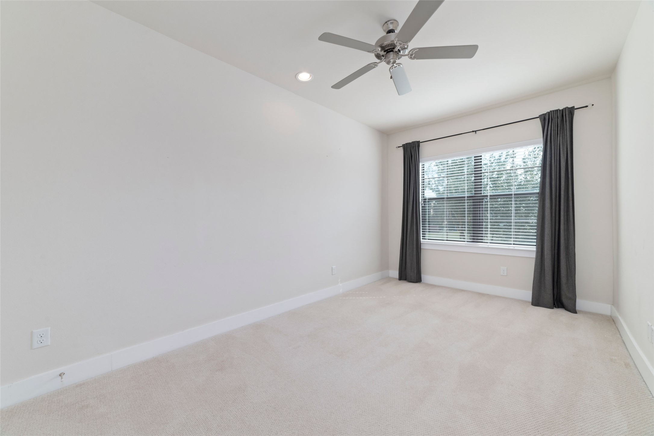 1917 West 15th Street, Unit A Houston, TX 77008 - Photo 24 of 34 an empty room with windows and fan