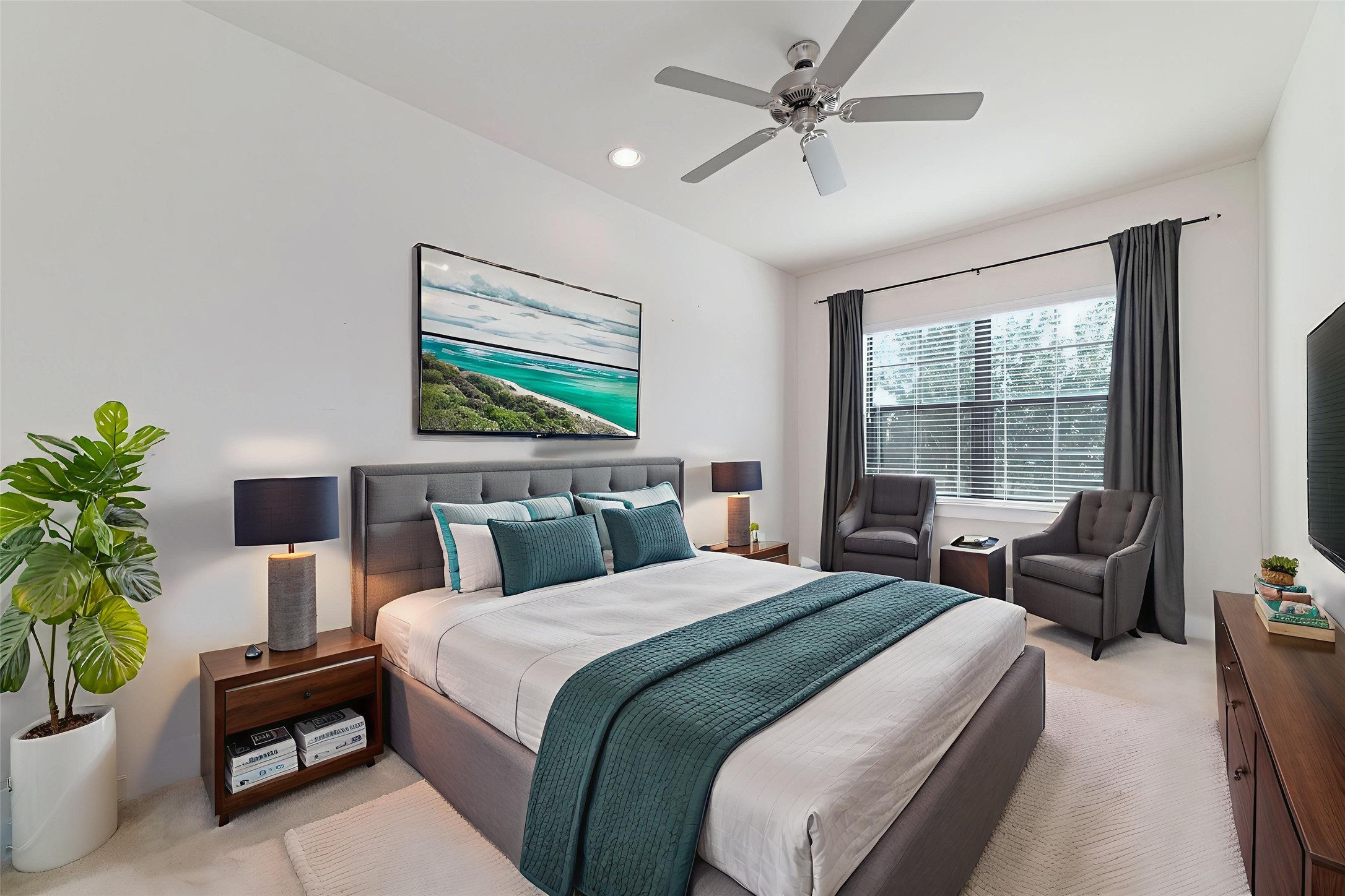 1917 West 15th Street, Unit A Houston, TX 77008 - Photo 25 of 34 a bedroom with a large bed and a potted plant