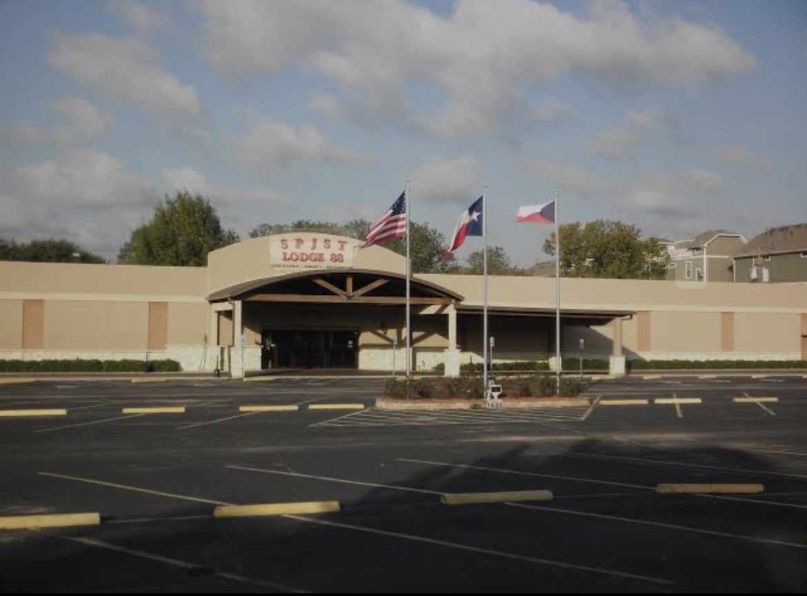 1917 West 15th Street, Unit A Houston, TX 77008 - Photo 33 of 34 a front view of a building with cars