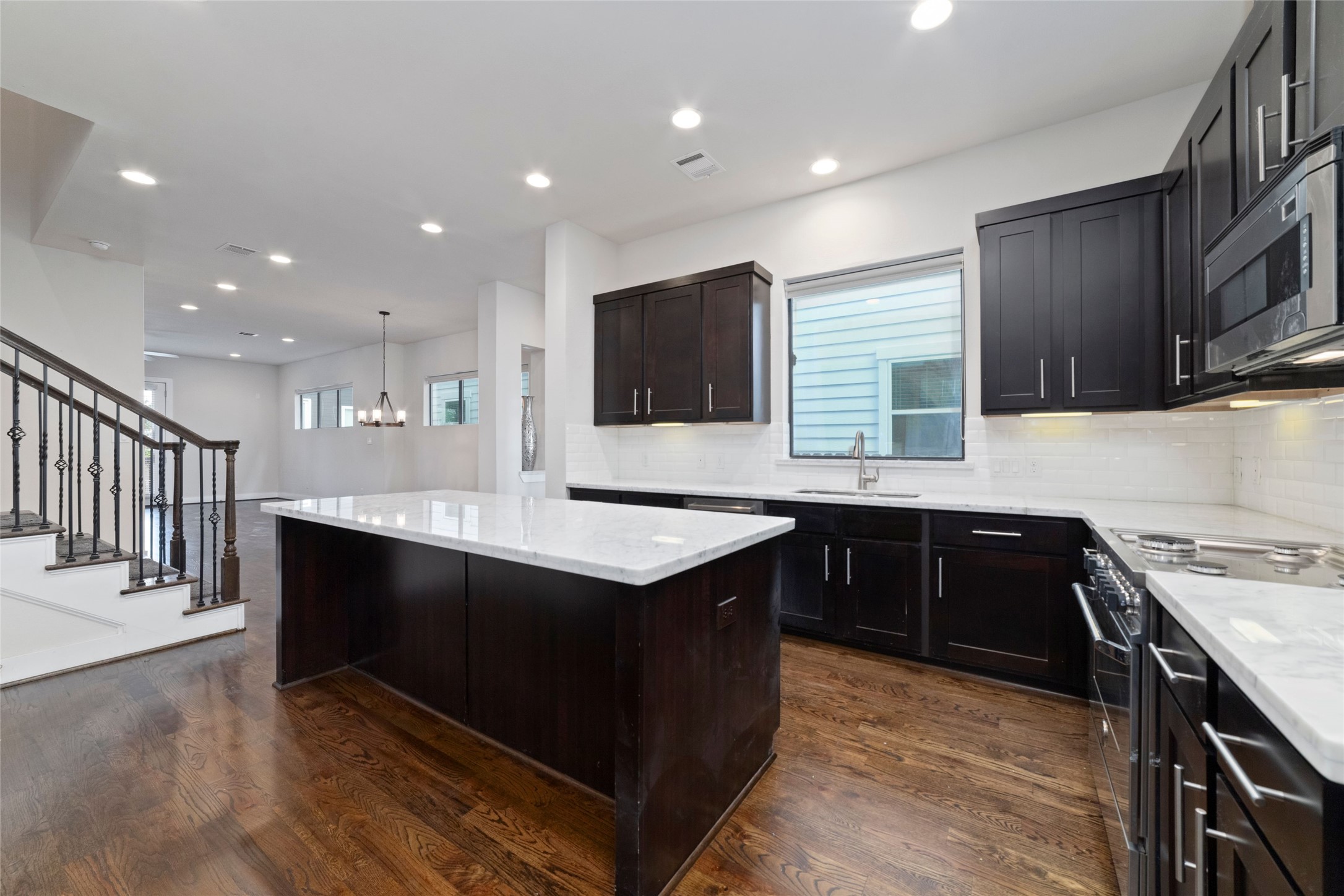 1917 West 15th Street, Unit A Houston, TX 77008 - Photo 8 of 34 a kitchen with a stove and a sink