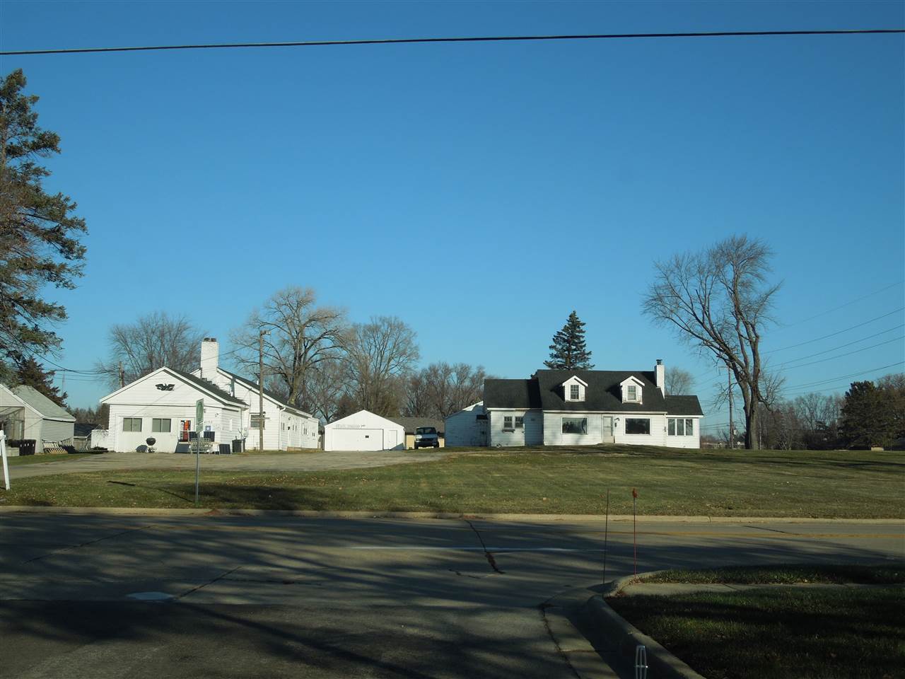 940 North Alpine Road Rockford, IL 61107 - Photo 1 of 5 Gallery Image 1