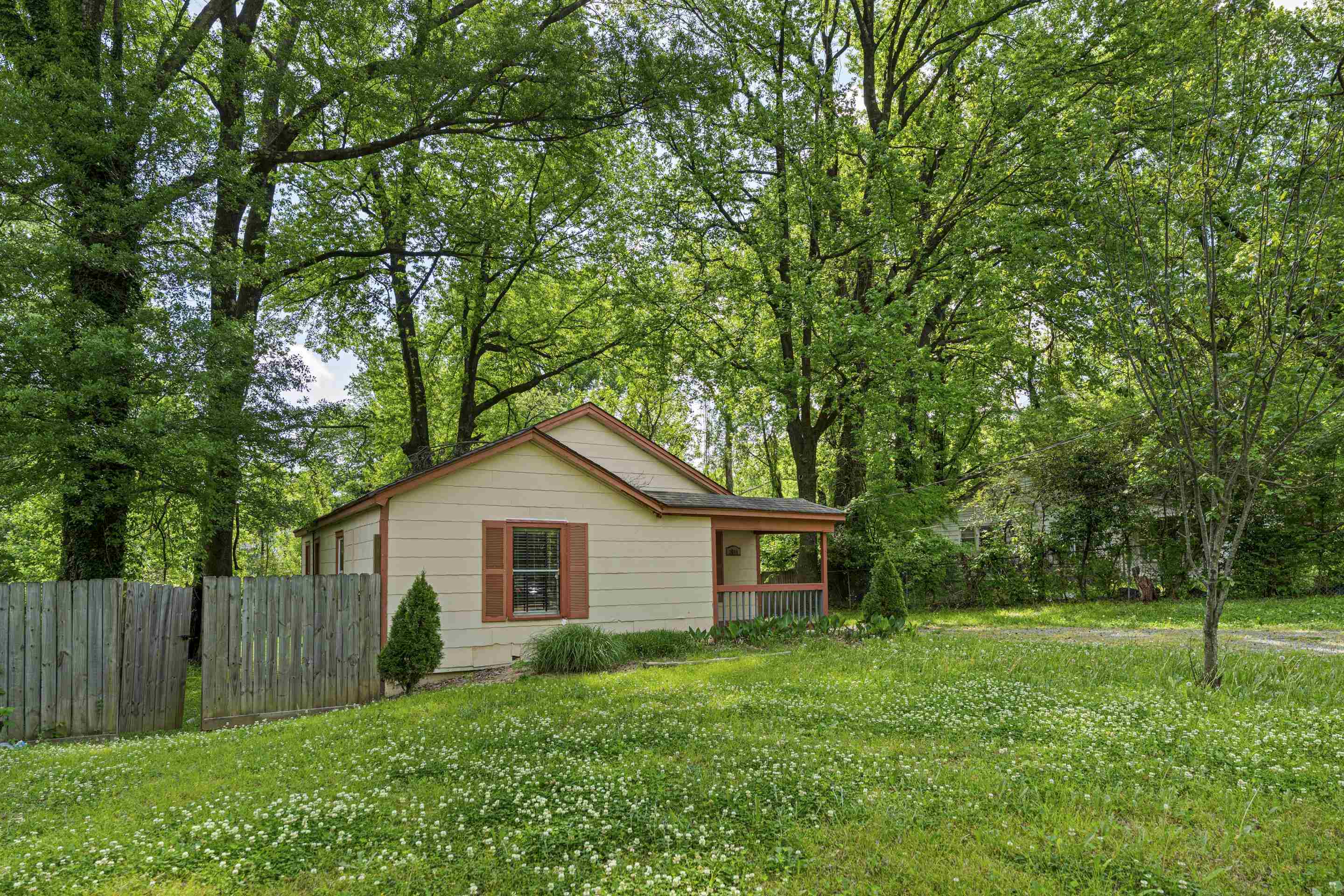 3066 Redbud Road Memphis, TN 38109 - Photo 2 of 29