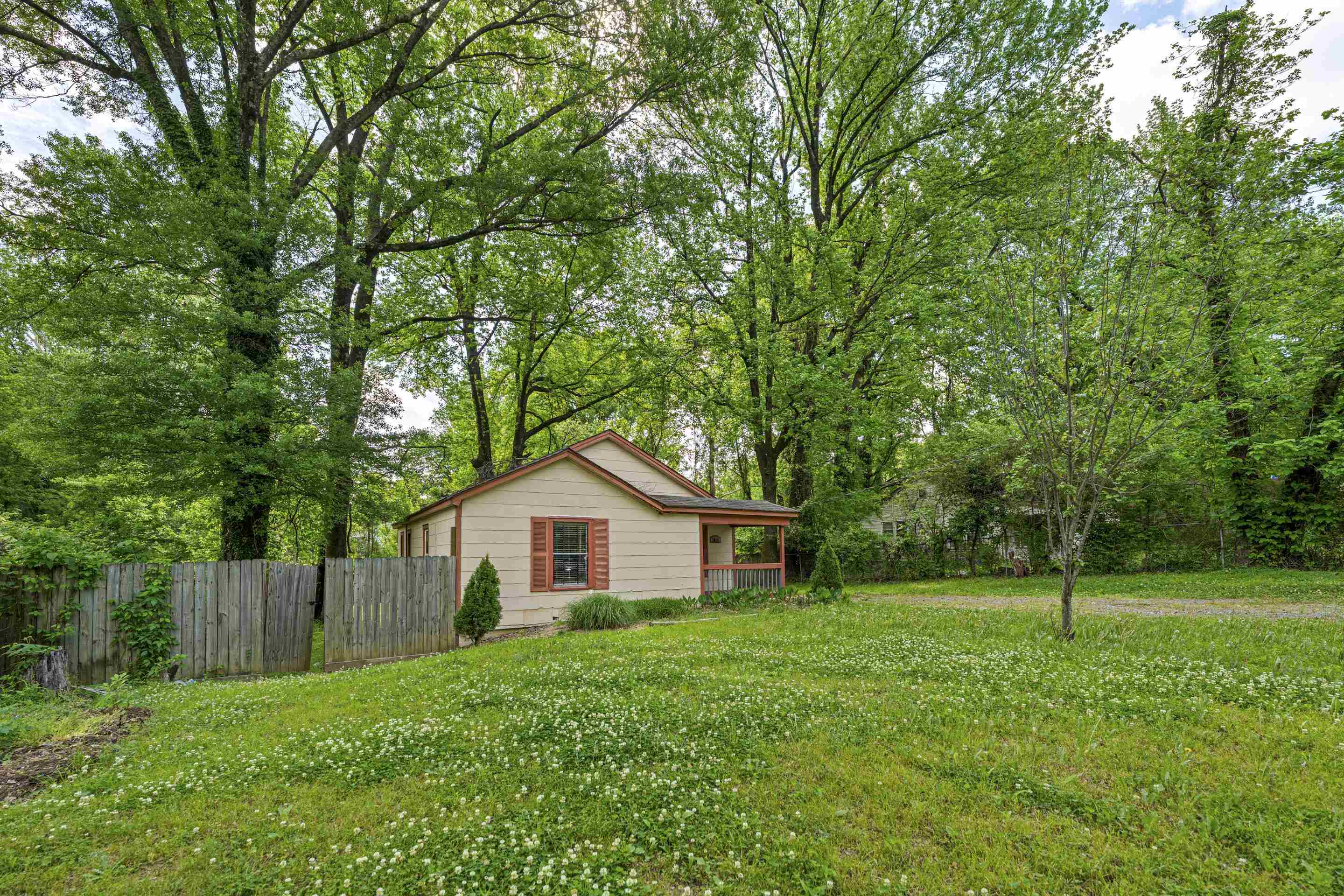 3066 Redbud Road Memphis, TN 38109 - Photo 3 of 29