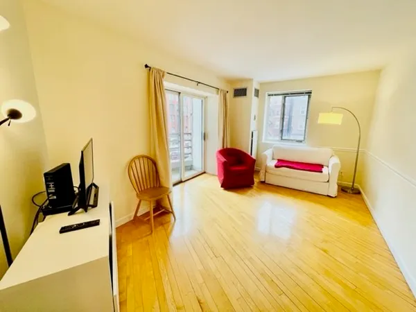 $3,900 | 19 Wiget Street, Unit 202, Boston, MA 02113