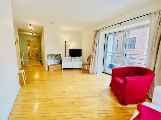 19 Wiget Street, Unit 202 Boston, MA 02113 - Photo 3 of 21