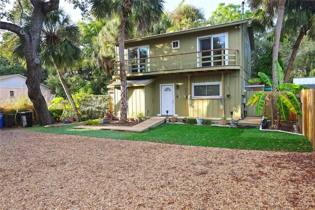 a view of a yard in front of a house