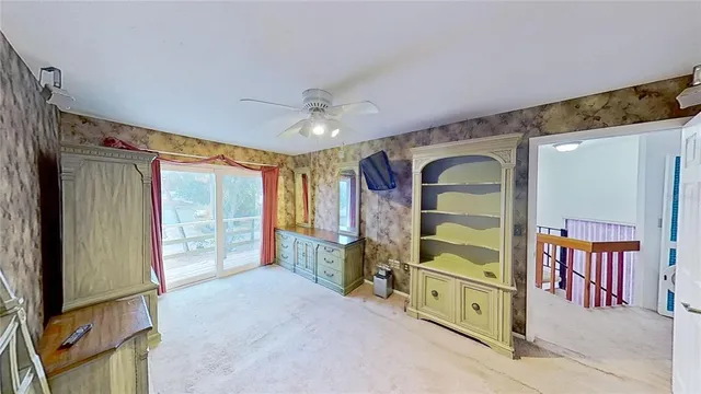 a view of entryway with furniture