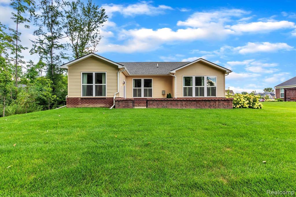 49784 Mapleton Canton, MI 48188 - Photo 34 of 36 Gallery Image 34
