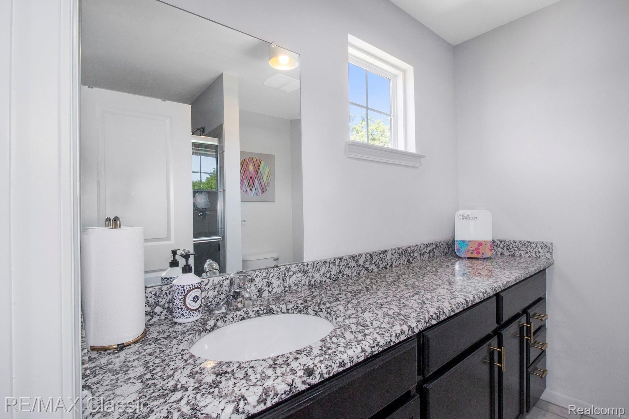 3514 South Rochester Road, Unit 12 Royal Oak, MI 48073 - Photo 18 of 29 Master Bath