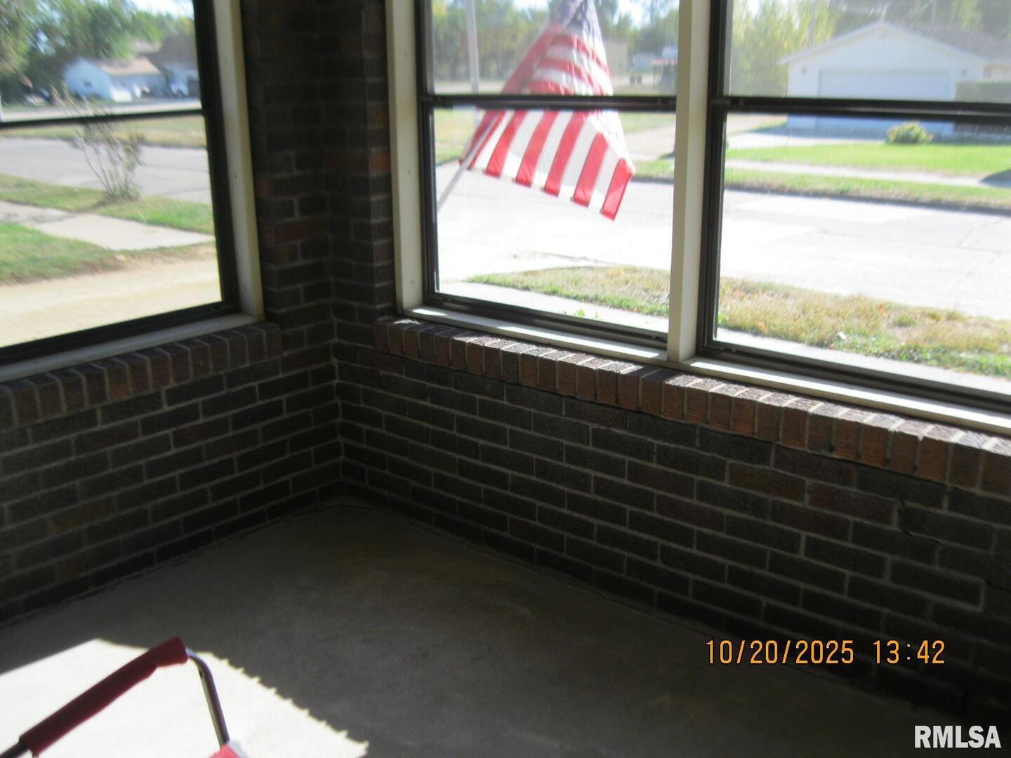 414 North 3rd Street Clinton, IA 52732 - Photo 4 of 13
