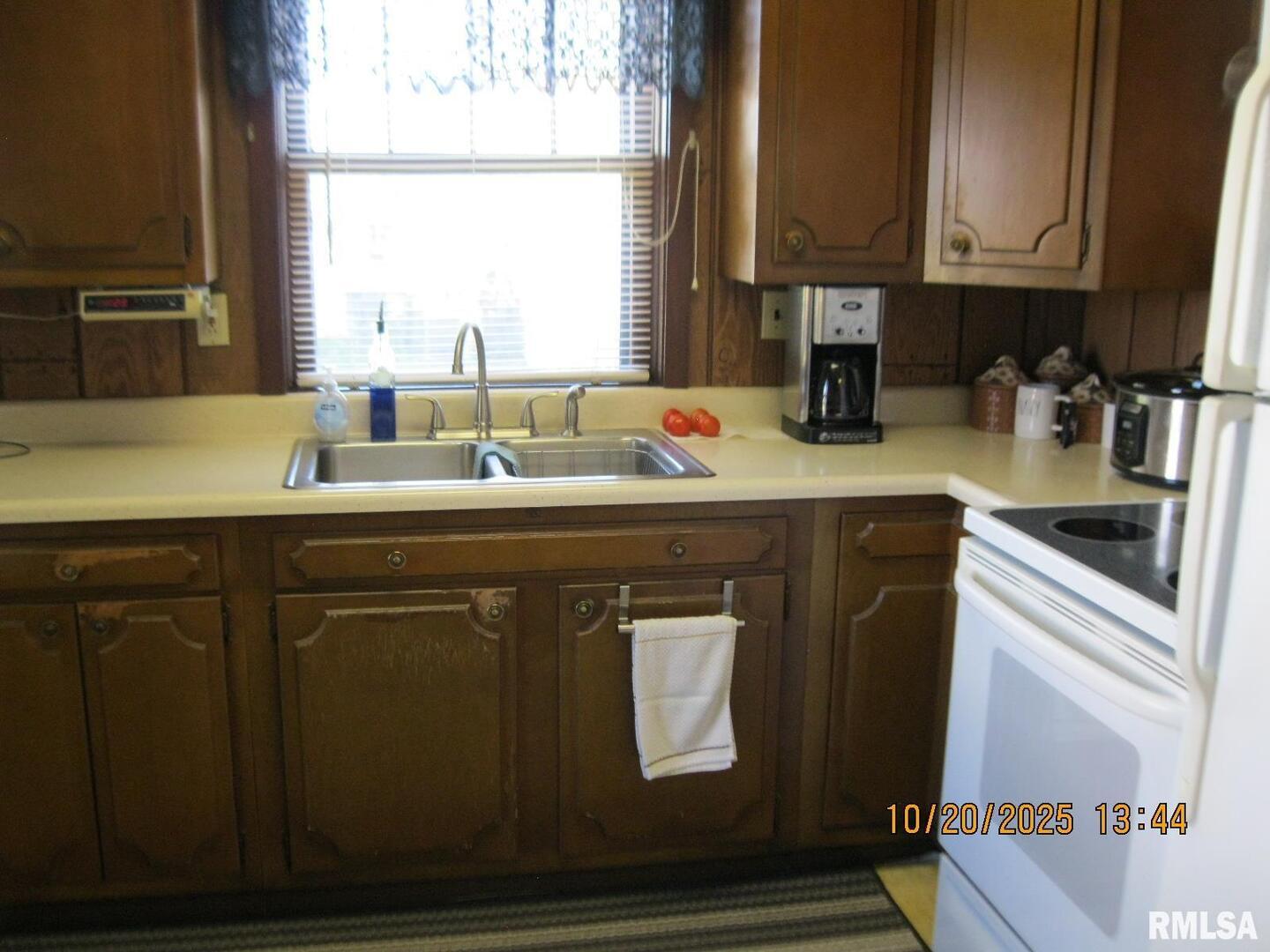 414 North 3rd Street Clinton, IA 52732 - Photo 8 of 13