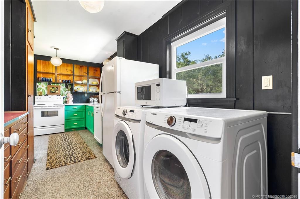 109 North Sewalls Point Road Stuart, FL 34996 - Photo 21 of 33 a utility room with dryer and washer