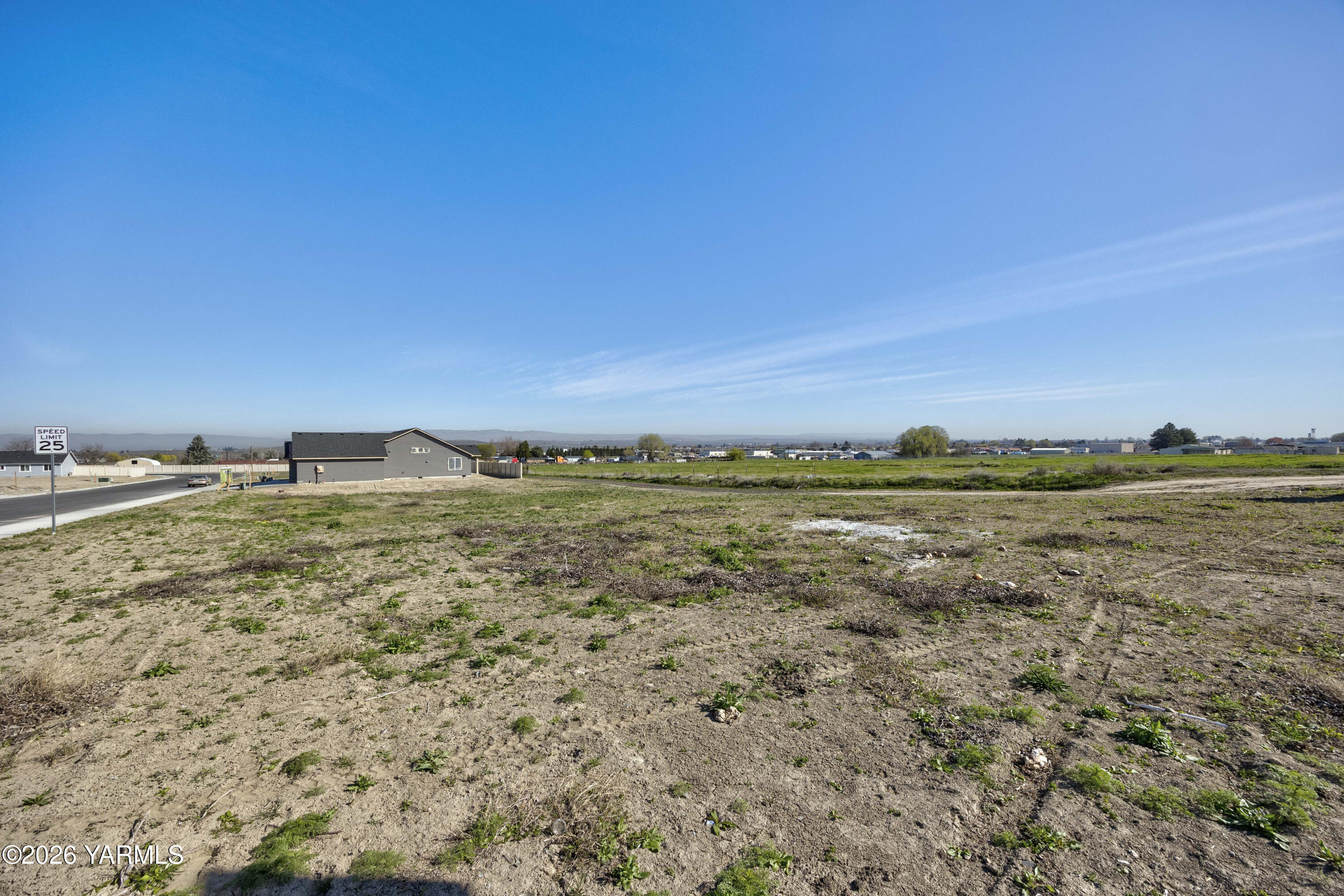 Tbd Tbd Blanton's Loop Grandview, WA 98930 - Photo 1 of 9 a view of an ocean