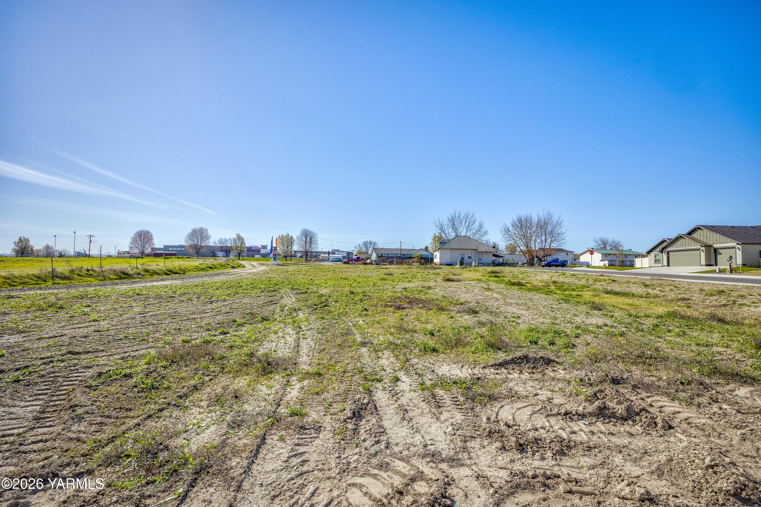 Tbd Tbd Blanton's Loop Grandview, WA 98930 - Photo 7 of 9 a view of a large pool with an ocean view