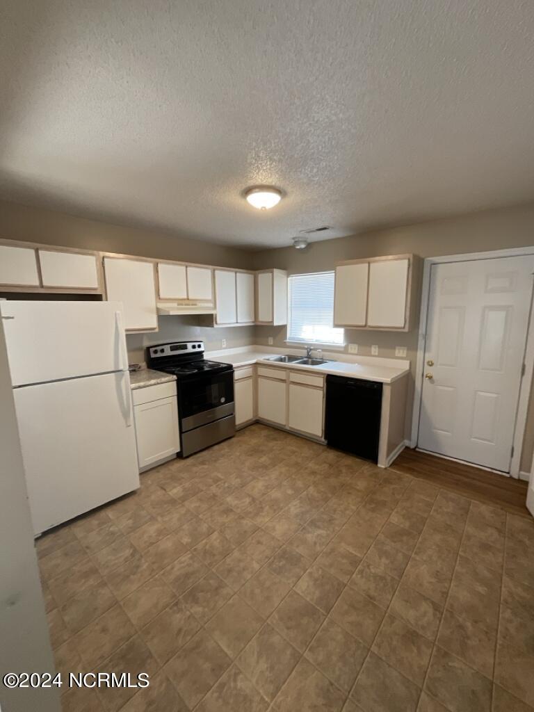 125 Mesa Lane Jacksonville, NC 28546 - Photo 4 of 7 Kitchen