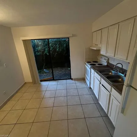 $1,050 | 3950 Lora Street, Unit 107, Fort Myers, FL 33916