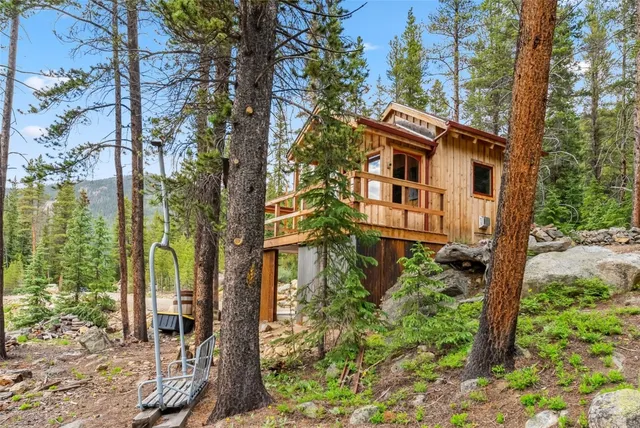 a view of a garden with trees