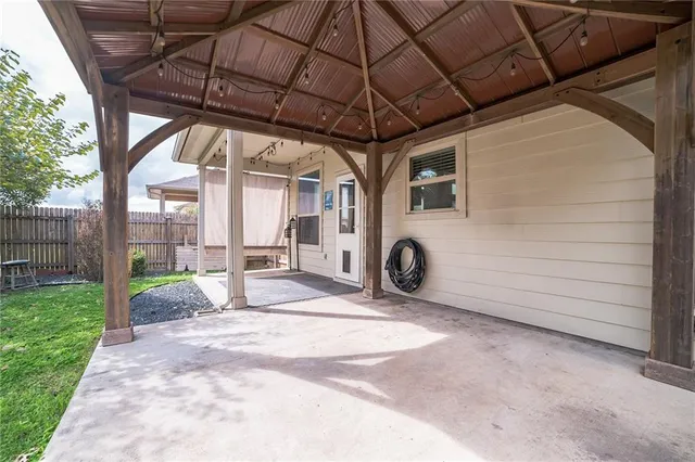 a view of a house with backyard and porch