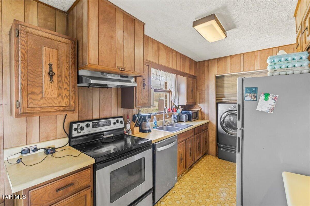 208 Lynfield Road Bristol, TN 37620 - Photo 11 of 30 11-128A7626