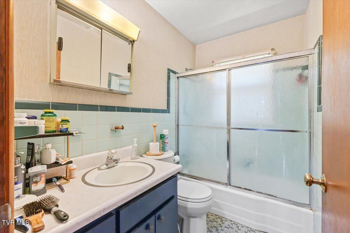 208 Lynfield Road Bristol, TN 37620 - Photo 14 of 30 14-128A7636