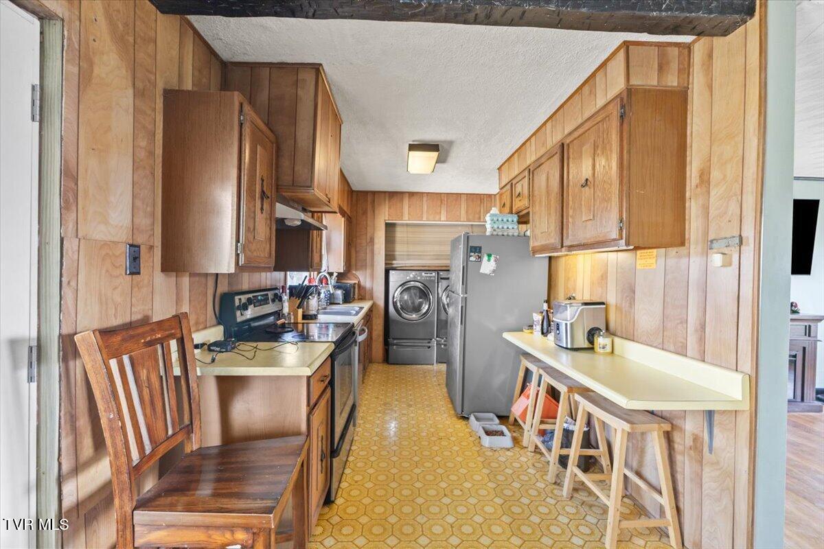 208 Lynfield Road Bristol, TN 37620 - Photo 10 of 30 10-128A7623