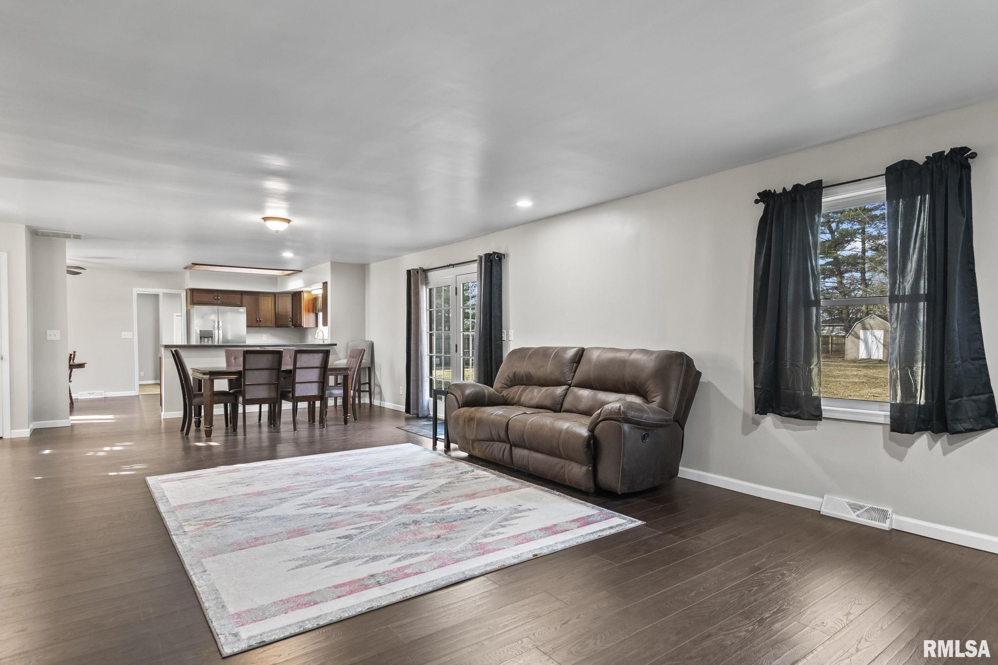 61 Longview Drive Springfield, IL 62712 - Photo 7 of 51