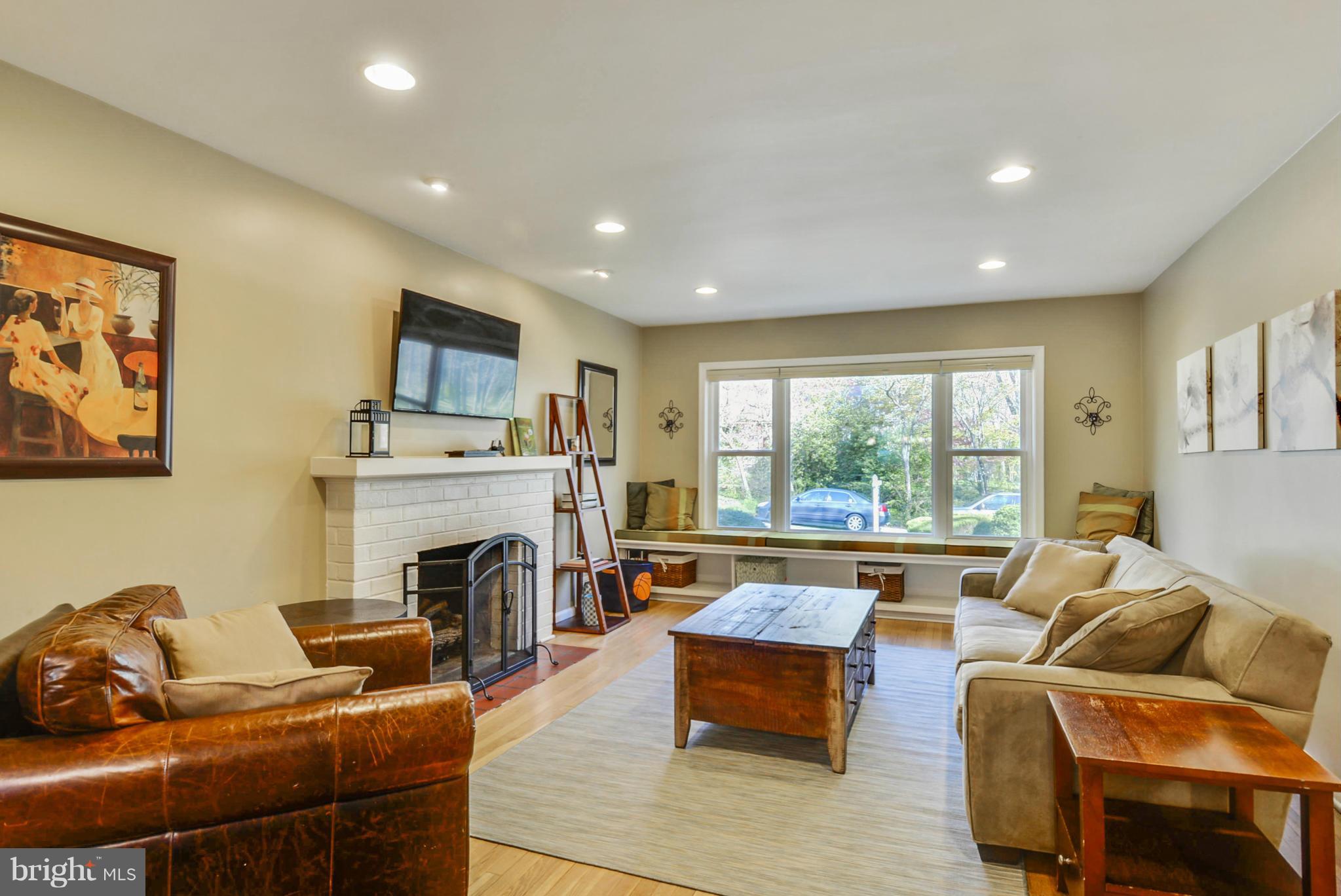 400 Pershing Drive Silver Spring, MD 20910 - Photo 11 of 30 Living Room
