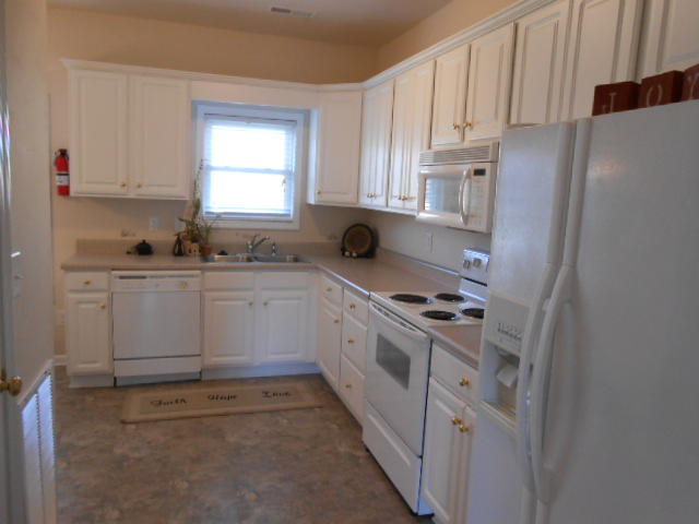1937 South Clearing Road Salem, VA 24153 - Photo 5 of 15 Kitchen