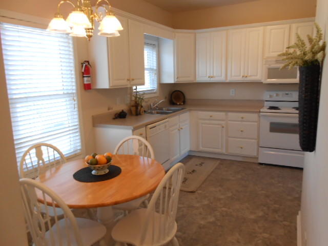 1937 South Clearing Road Salem, VA 24153 - Photo 6 of 15 Dining Area Kitchen