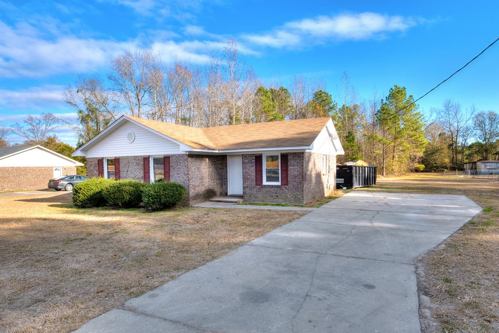 4410 Queen Chapel Road Dalzell, SC 29040 - Photo 3 of 26 Gallery Image 3
