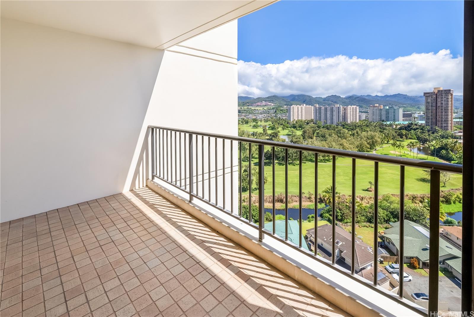 990 Ala Nanala Street, Unit 17A Honolulu, HI 96818 - Photo 11 of 24 a view of a balcony with city view