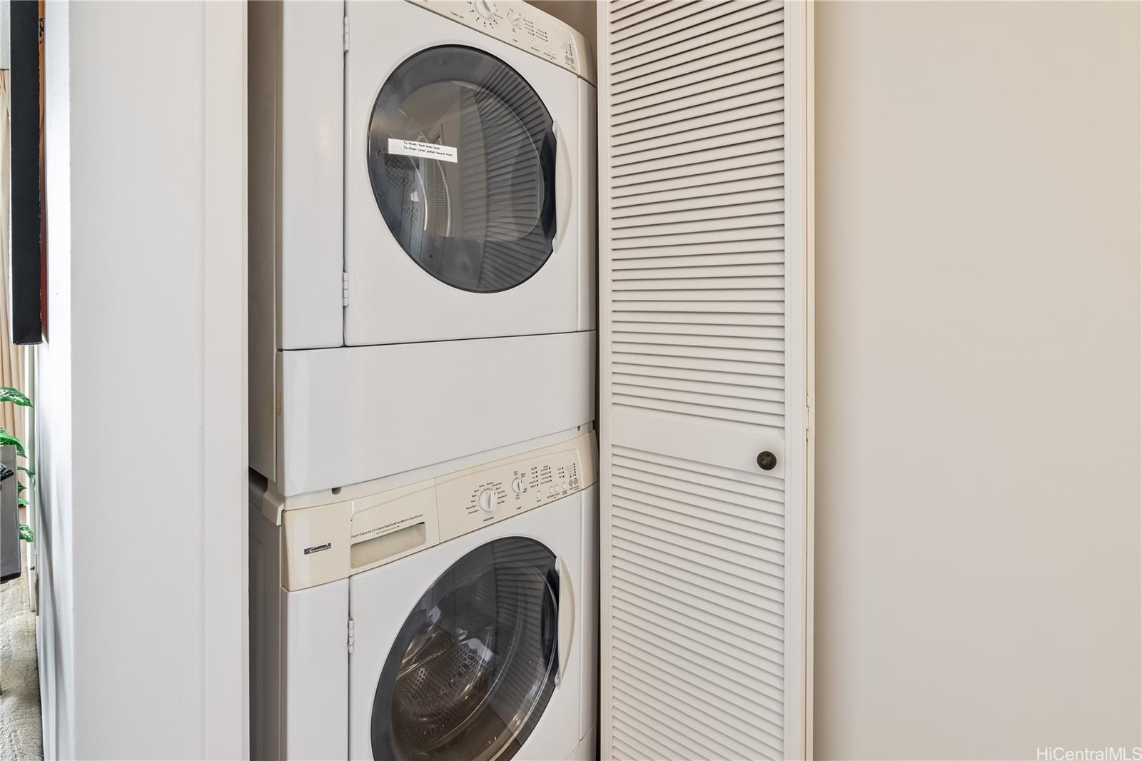 990 Ala Nanala Street, Unit 17A Honolulu, HI 96818 - Photo 10 of 24 a utility room with dryer and washer