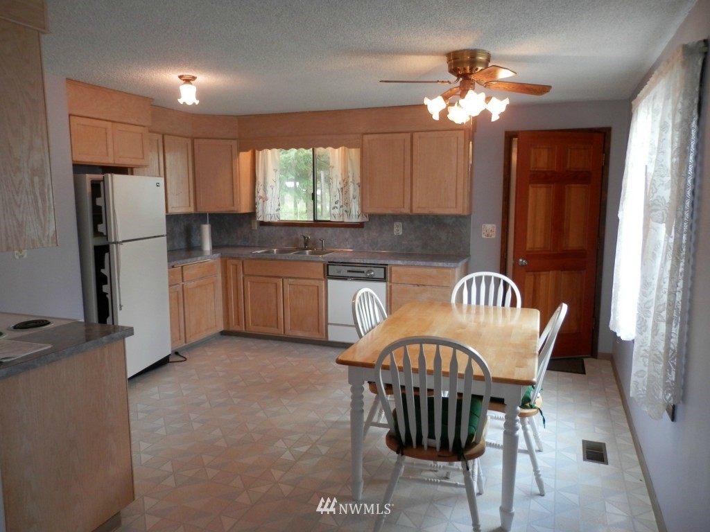 19135 Nutmeg Street Southwest Rochester, WA 98579 - Photo 13 of 21