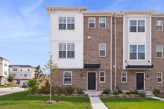 $492,000 | 1533 Executive Way, Des Plaines, IL 60018