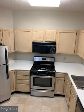 $1,900 | 14322 Climbing Rose Way, Unit 204, Centreville, VA 20121