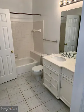 $1,900 | 14322 Climbing Rose Way, Unit 204, Centreville, VA 20121