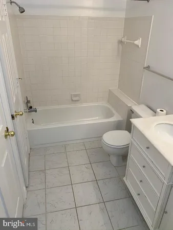 $1,900 | 14322 Climbing Rose Way, Unit 204, Centreville, VA 20121