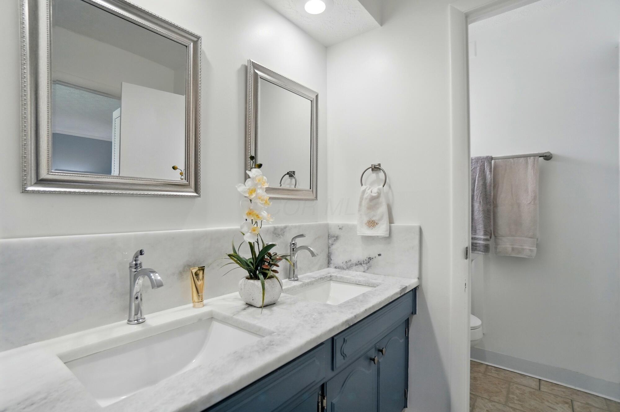 5508 Aspen Road Columbus, OH 43229 - Photo 27 of 40 Primary Bathroom