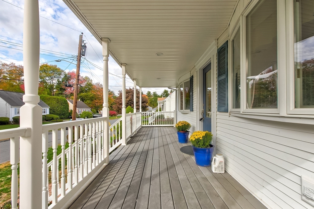 1 Violet Road Burlington, MA 01803 - Photo 4 of 42 Gallery Image 4