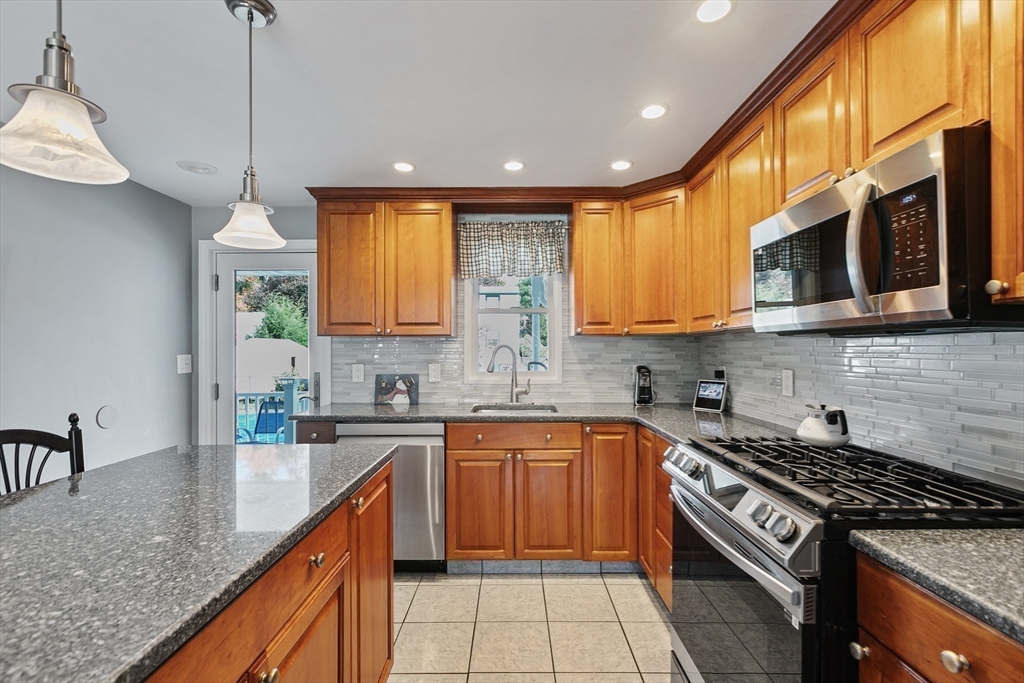 1 Violet Road Burlington, MA 01803 - Photo 9 of 42 Gallery Image 9