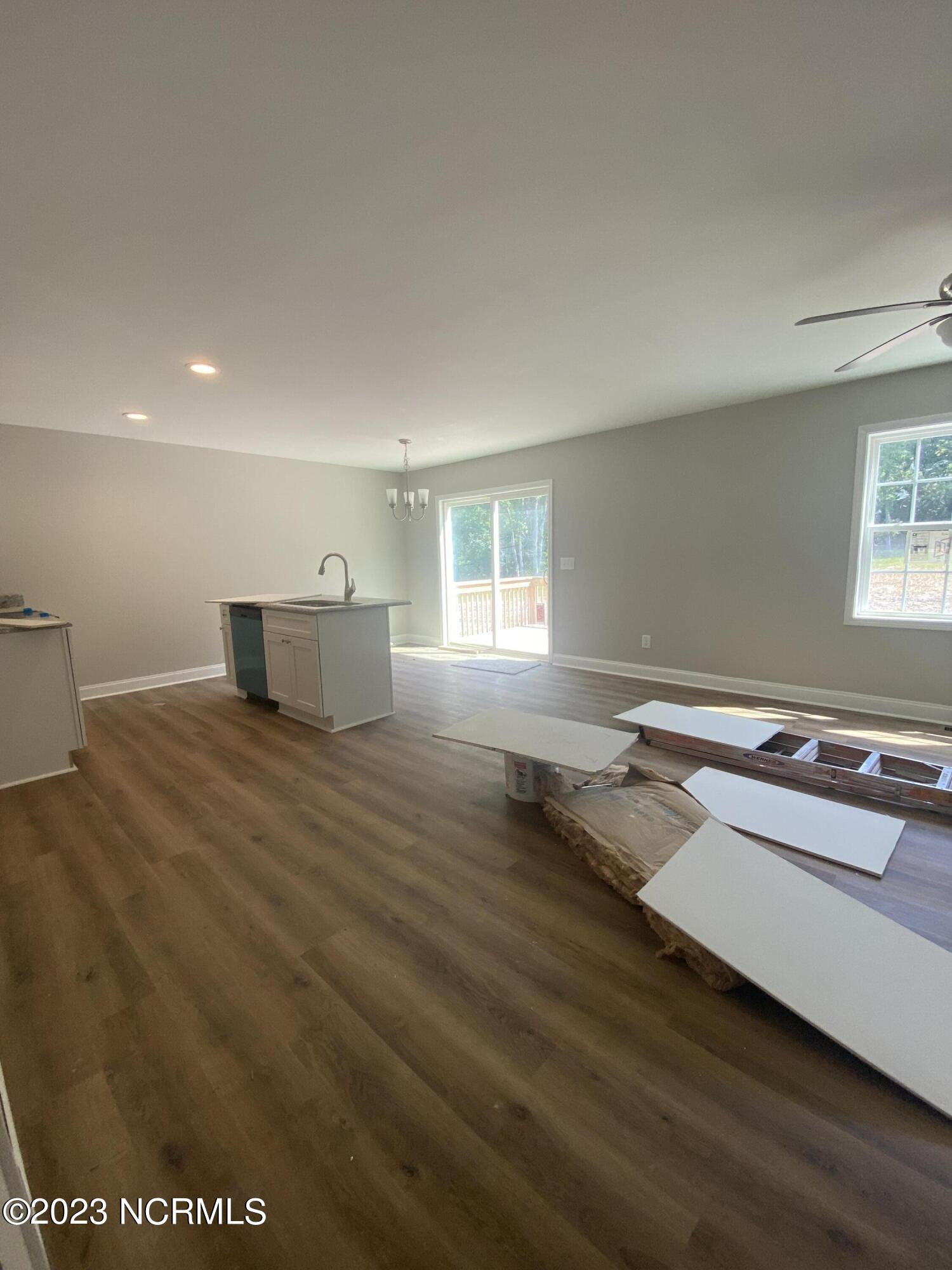 706 Pinecrest Street Carthage, NC 28327 - Photo 4 of 22 IMG-3854