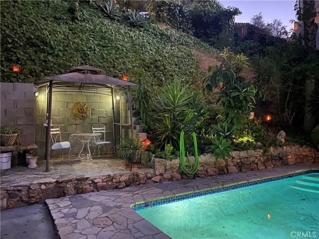 a view of a back yard of the house