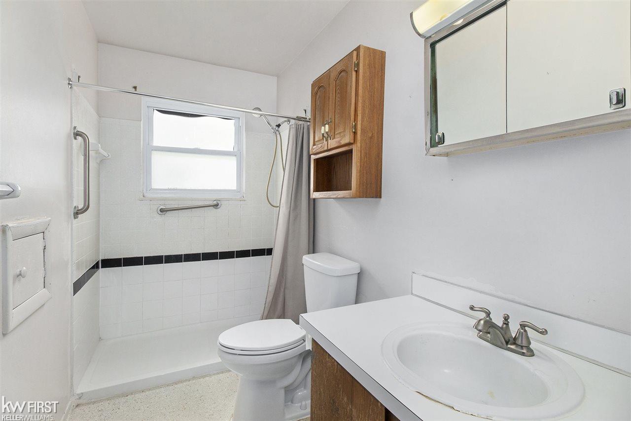 11352 Main Road Fenton, MI 48430 - Photo 19 of 21 50026444-18.JPG