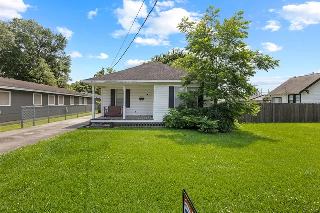 $150,000 | 815 North 14th Street, Nederland, TX 77627