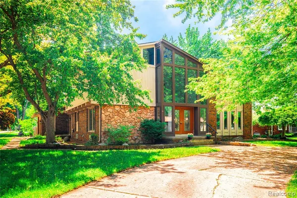 $429,900 | 8027 Berkshire Drive, Grosse Ile, MI 48138